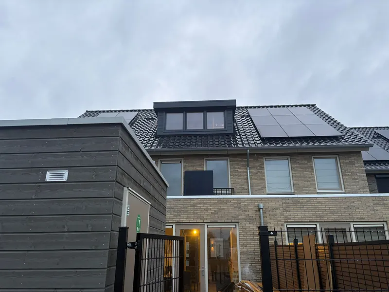 Dakkapel geplaatst, Bunschoten