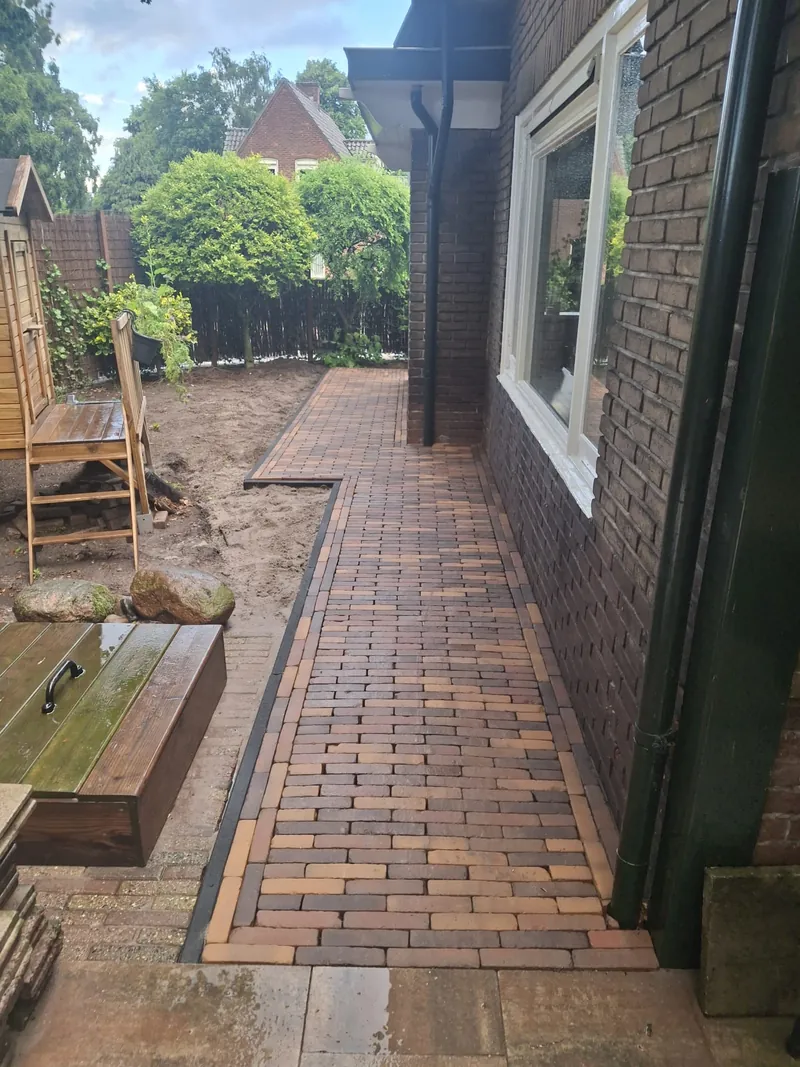 Straatwerk rondom het huis Ede